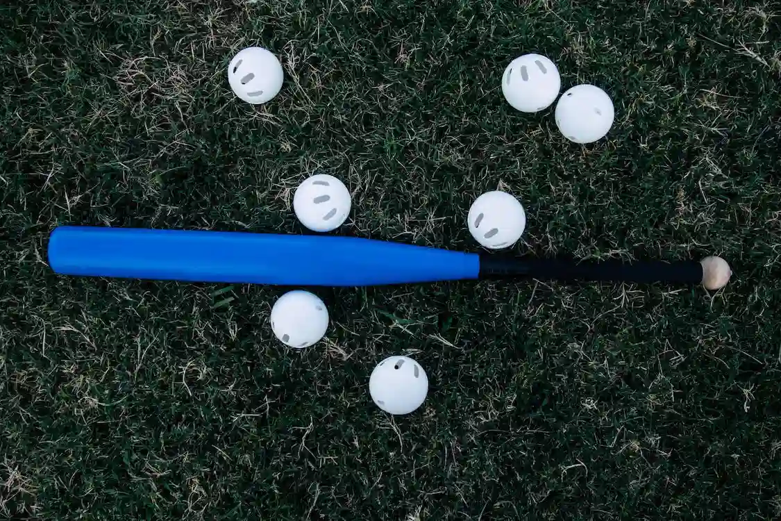 baseball-wooden-vs-aluminum-bats